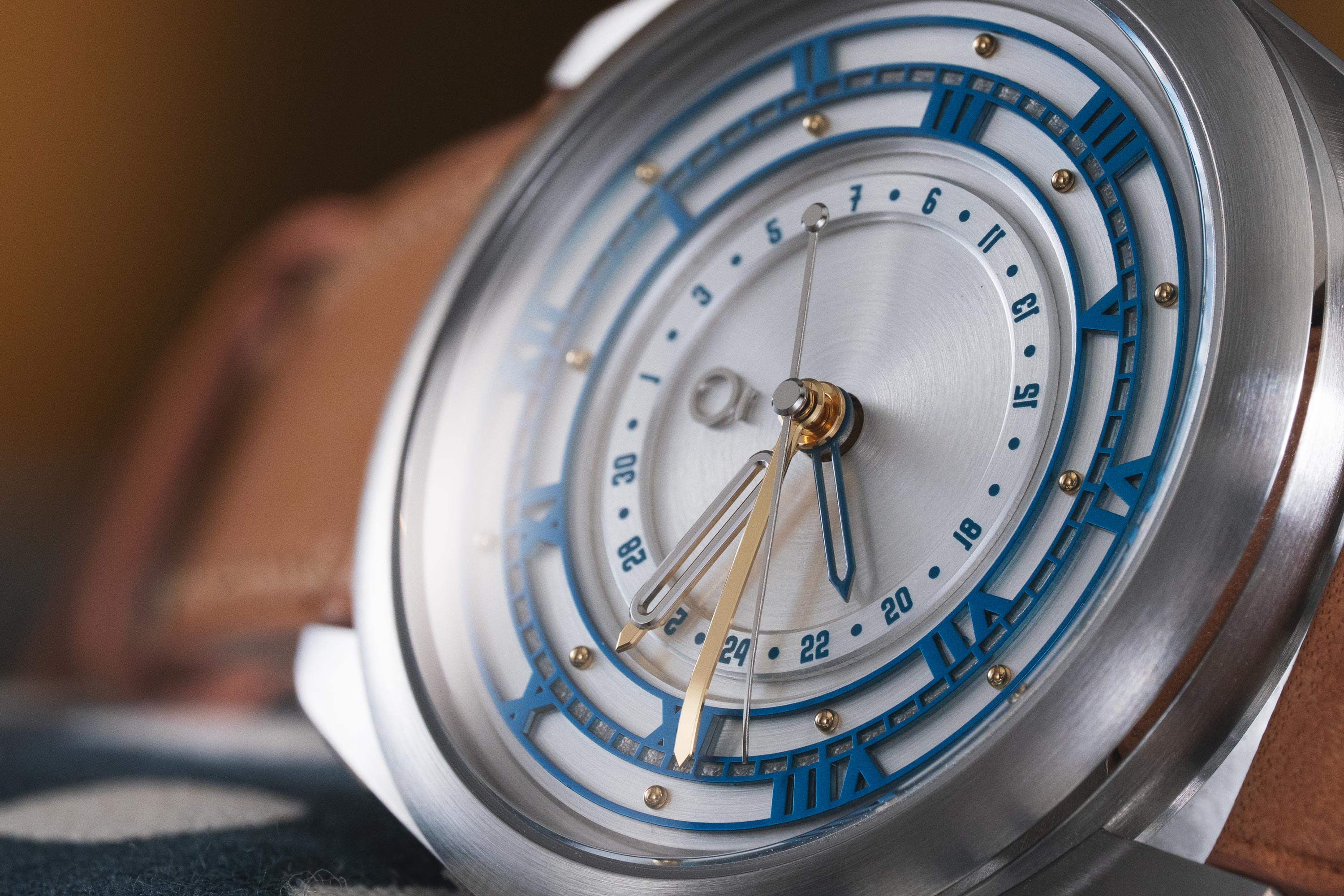 Coriolis Pointer Date - Skyline Silver