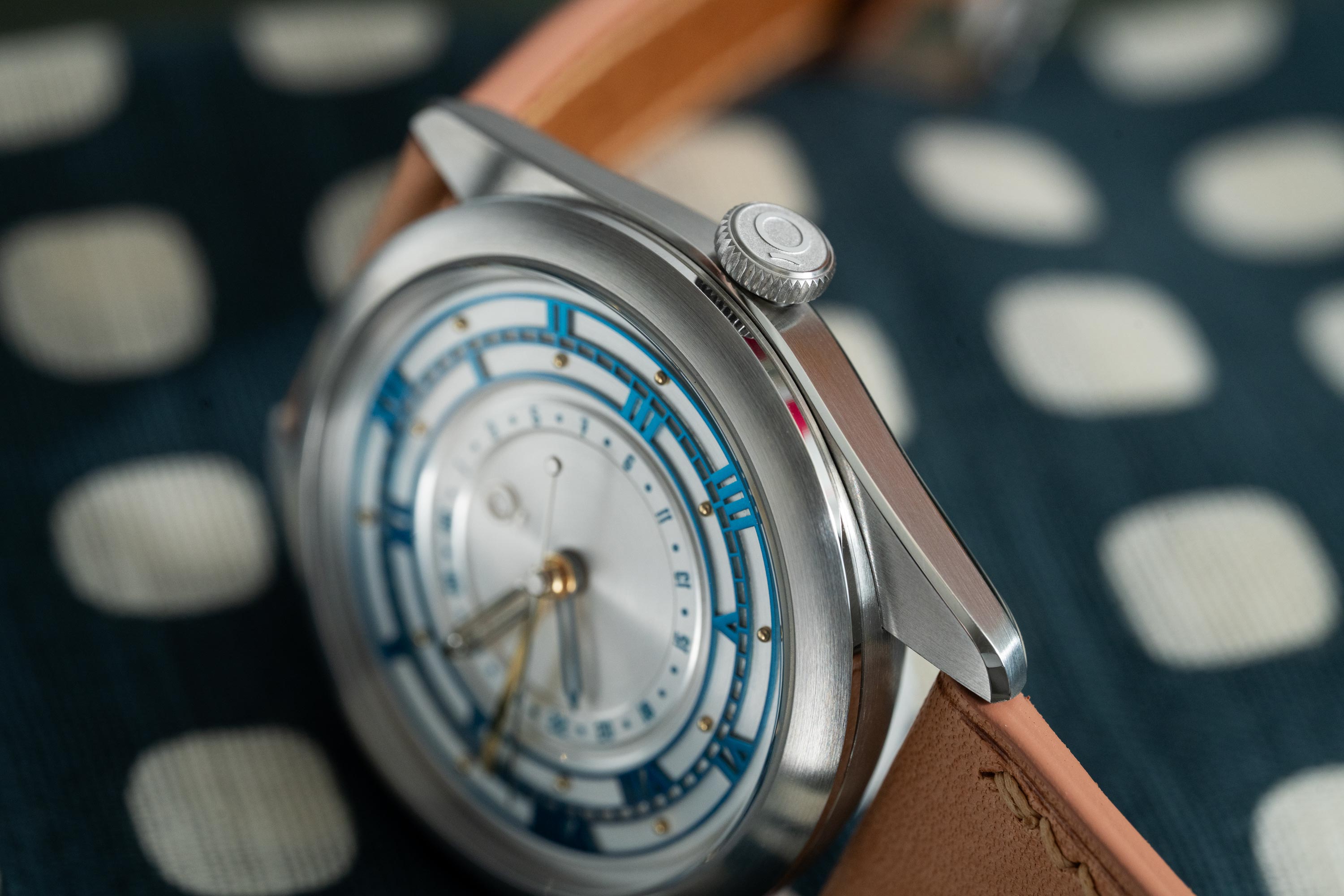 Coriolis Pointer Date - Skyline Silver