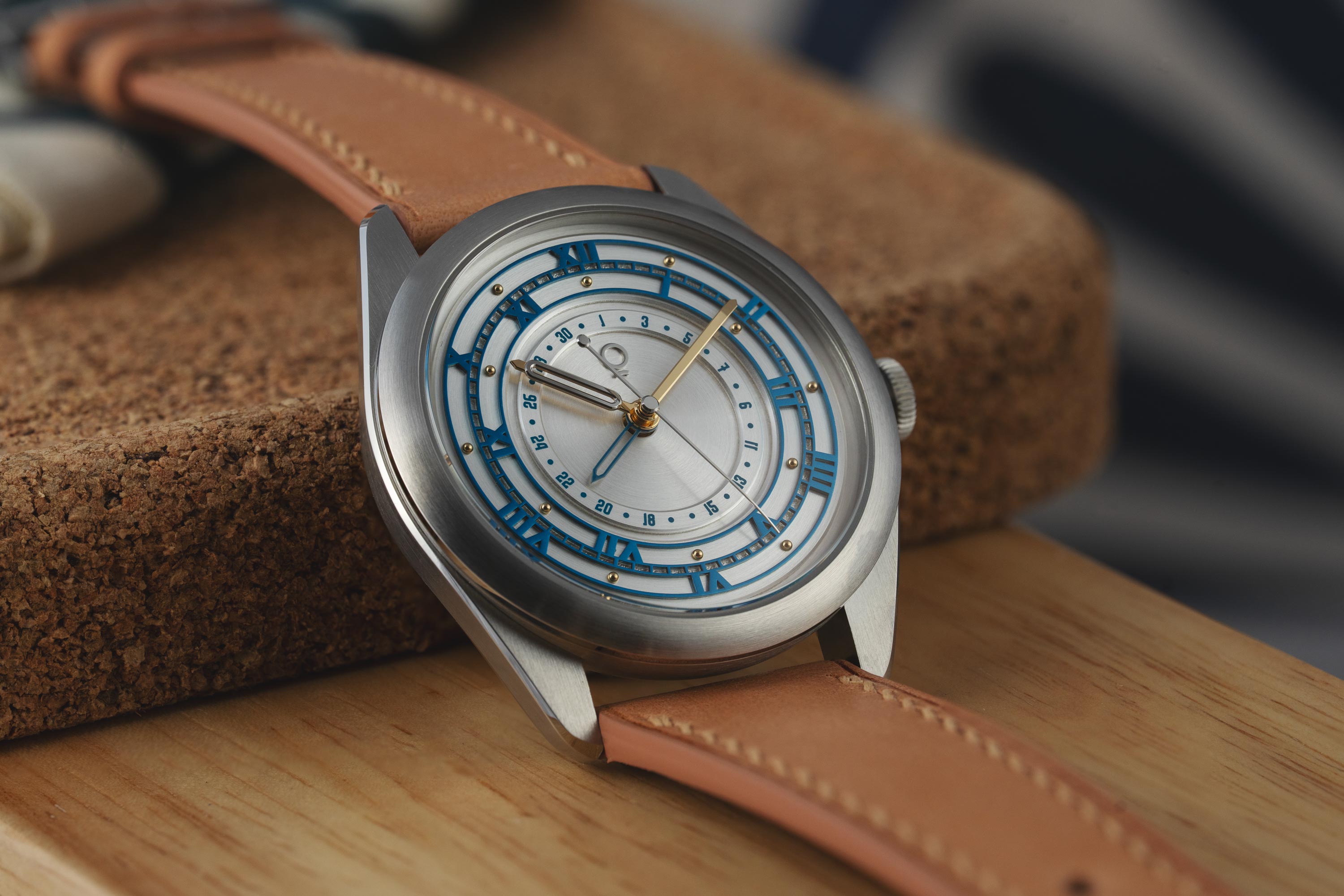 Coriolis Pointer Date - Skyline Silver